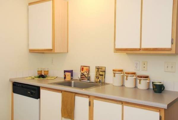 $1,482 / 2br - 844ft2 - 2 habitaciones, ¡ubicado en Puyallup!, Garajes disponibles (701 43rd Ave SE, Puyallup, WA)63874304168961123