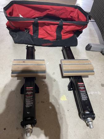 Rockman RV Camper Trailer Stabilizer / Leveling Scissor Jacks 1