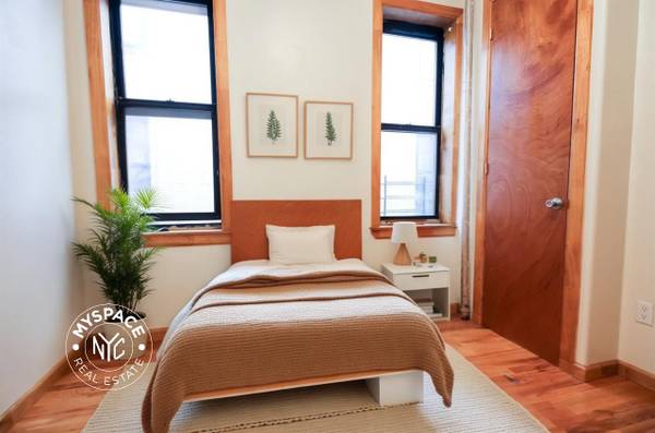 $3,500 / 2br - ¡Hermoso y MUY ILUMINADO! Ventanas en CADA HABITACIÓN! Ubicación PRINCIPAL de Williamsburg! (williamsburg)63788505461121124
