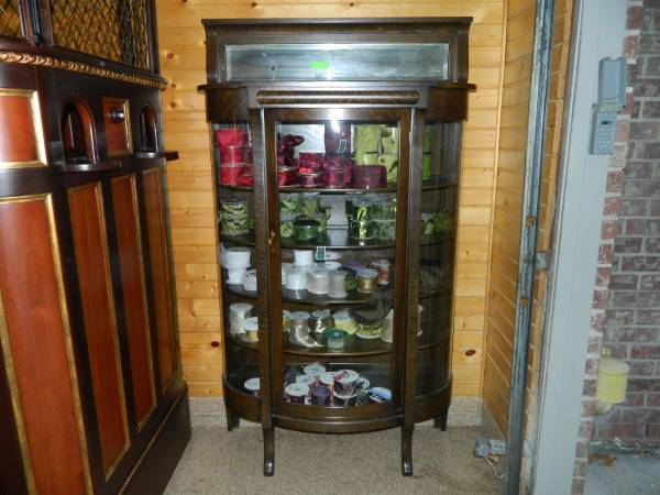 Curved Glass Cabinet 1