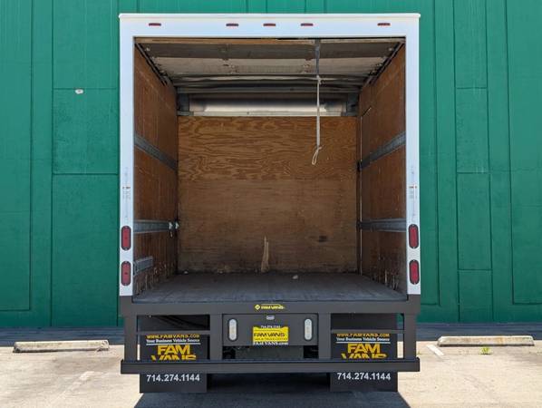 2020 Isuzu NPR HD 14FT - Photo 9