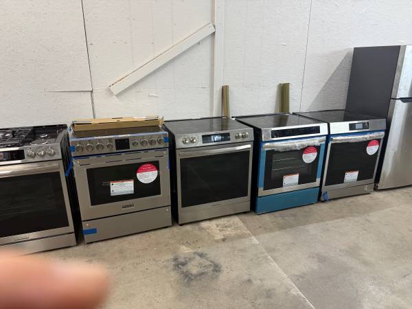 New Frigidaire Induction Electric Range w/ Oven/ Air Fryer 1