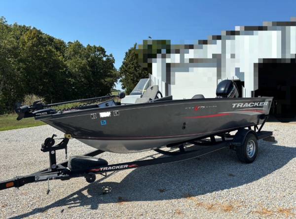2019 TRACKER Pro Guide V-175 Fishing Boat with Trailer 1