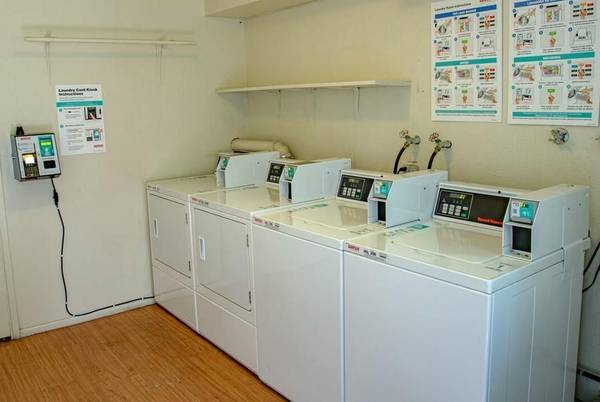 $1,125 / 1br - 483ft2 - Ceiling Fans, Laundry Facility, Sewer and Trash Paid (Carson City)63682219298305122
