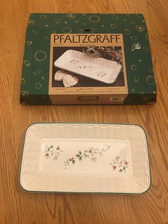 Pfaltzgraff Winterberry Wicker (serving) Tray 1