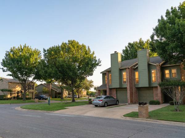 Spacious 1 Bedroom with a Den Townhome! Private Garage and and Yard! 1