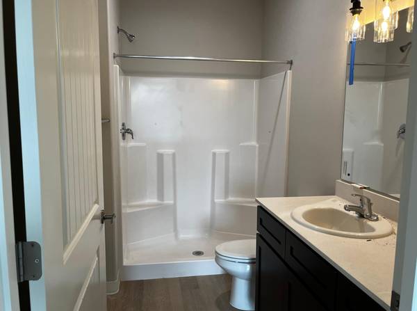 $1.395 / 1br - Chimenea Eléctrica con Control Remoto Incluida - Un Dormitorio con Excelentes Comodidades (Salem - Center Street)63660394961155123