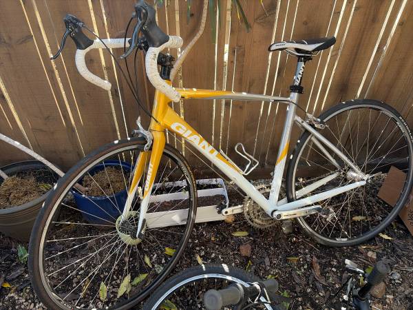 giant road bike bicycle 1