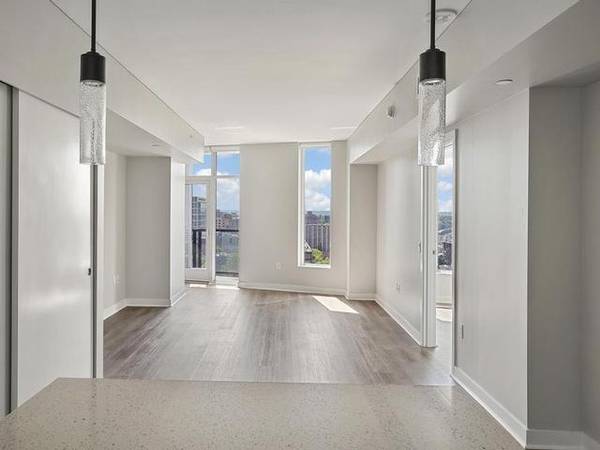 $3,605 / 2br - 919ft2 - Stunning water and city view! (First Hill)63862289284739120