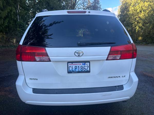 2005 Toyota Sienna LE - $5,50063470611840129123