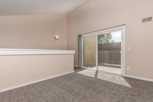 1 Easy Access to Freeways, Dishwasher, Refrigerator 1