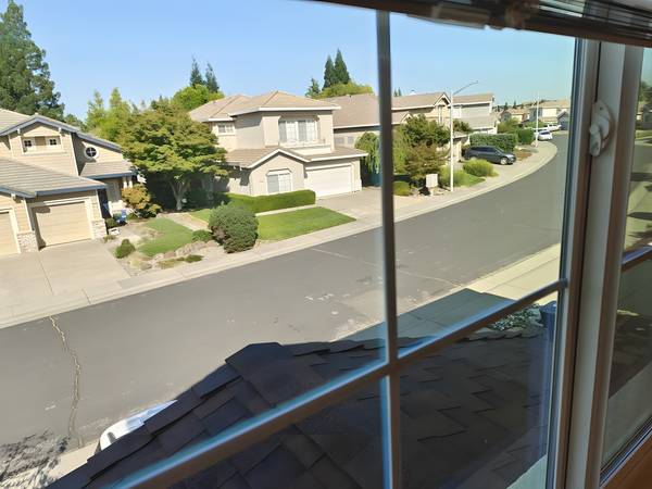 $1,100 / 3br - 180ft2 - Habitación en alquiler con baño privado en Roseville (Este de Roseville)63844735673987123