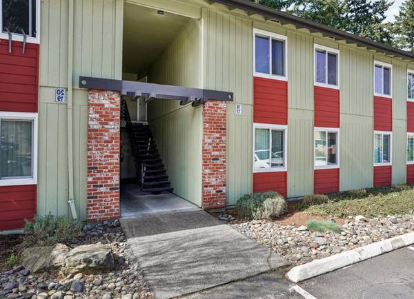 $1,495 / 2br - Gated Dog Area, Wood Flooring, Energy Efficient Appliances (Halsey & I-84)64039223103745123