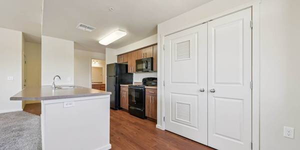 $1,417 / 2br - Barra de Desayuno, Ventiladores de Techo, Sala de Juegos (4980 Copper Springs View, Colorado Springs, CO)63687067439235123