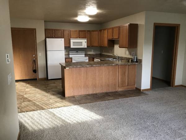 $1,015 / 1br - 750ft2 - Air Conditioning, Garage Included, Free Wi-Fi (2820 5th Street Northwest, Minot, ND)63862070438915121