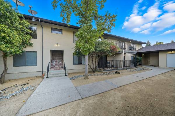 $1,395 / 2br - 1170ft2 - 3572 Bechelli Lane- Must see unit- 2 Bedroom 2 Bath with garage! (Redding)63972383911554121