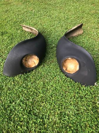 VW Super Beetle Fiberglass Flared Front Fenders 1