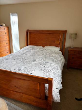 Dania solid cherry Wood queen size bedroom se 1