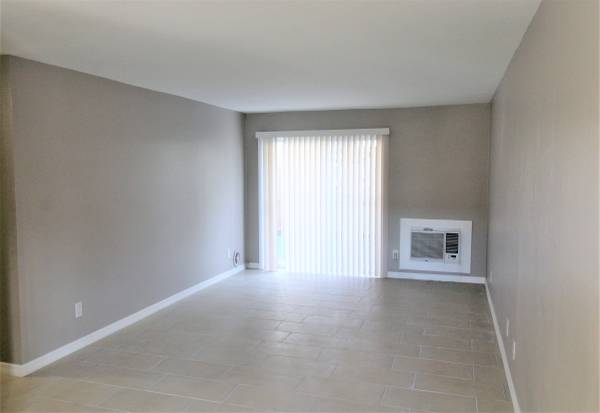 $1,400 / 1br - MOVE IN SPECIAL! First Floor, 1/1 Condo off of Bee Ridge Road! (Sarasota)63791080741507122