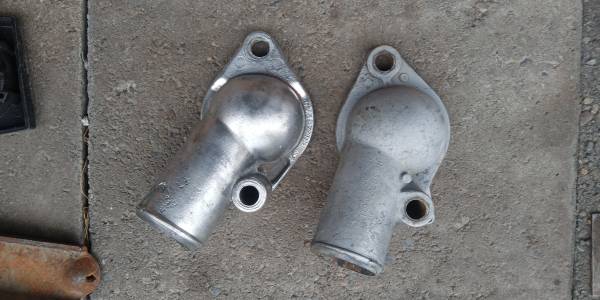 3 GM CHEVY THERMOSTAT HOUSING WATER NECKS 3972128 1