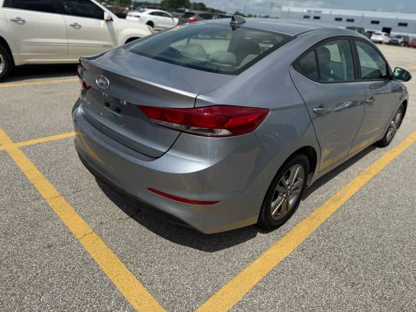 2017 hyundai elantra - $5,000 (Valley Park)63621403070723123