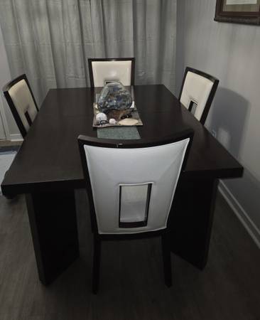Table and 4 chairs 1