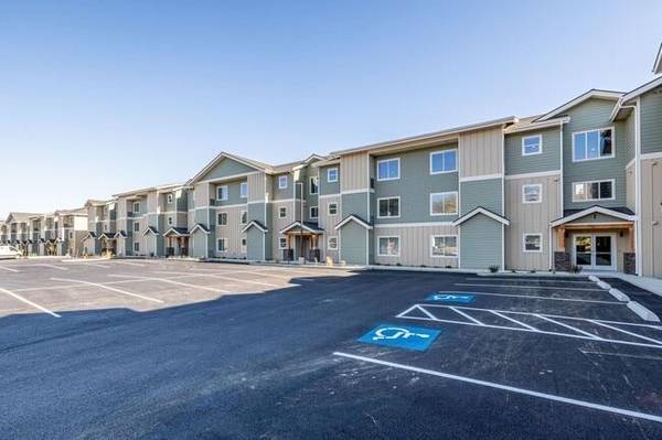 $1,910 / 2br - 912ft2 - Private Patios, Microwave, Full Size Washer/Dryer (Wenatchee)63780512531331122