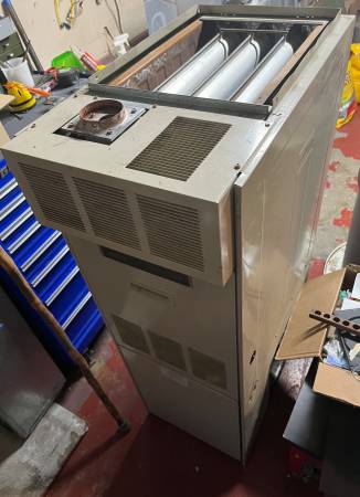Lennox G16 60K BTU calefacción de gas natural: funciona perfectamente - $200 (Fremont/Wallingford)63471461980291123