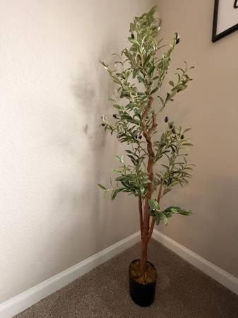5 ft Artificial Plant 1
