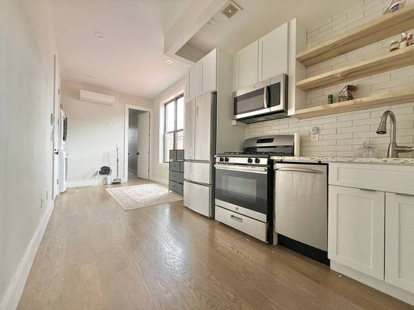 $4,000 / 3br - 🔥 INCREDIBLE 🔥 3 BED 3 BATH ✨ NEAR MARIA HERNANDEZ 🌳 WONT LAST ⚡ (Bushwick)63945499096450120