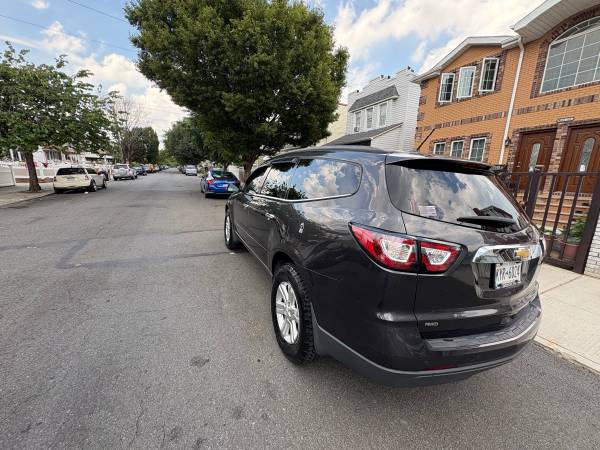 2015 chevrolet traverse lt runs excellent looksgood 126k. must sell - $3,250 (queen)63614395230209121