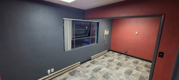 $700 / 190ft2 - Tattoo shop room for rent (Eugene)63977275084290123