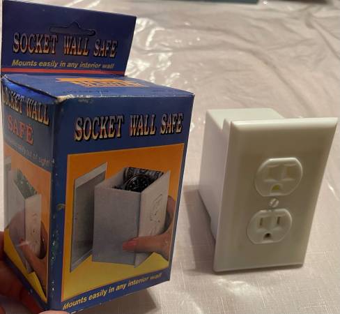 Outlet  Wall Safe 1
