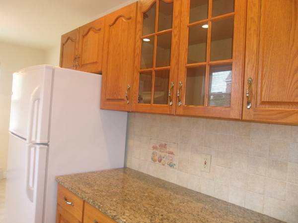 $3,000 / 3br - 3BR1.5BathsRENOVATEDEat-in-KitWOODfl,L-shapeDR/LR,KINGmasterBRair cond (Whitestone near North Flushing)63788528595587122