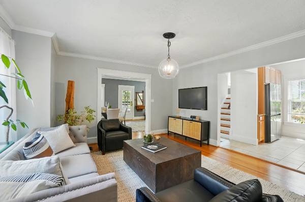$2900.00 / 4br - 3229ft2 - Charming Park Hills Home64051690127233124
