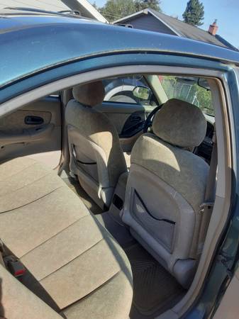 Hyundai Elantra 2002 - funciona pero con problemas - $600 (West Seattle)63624395474947123