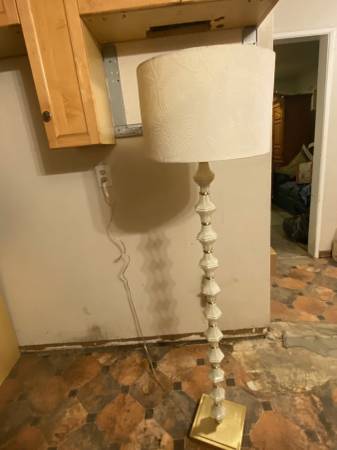 ANTIQUE FLOOR LAMP 1