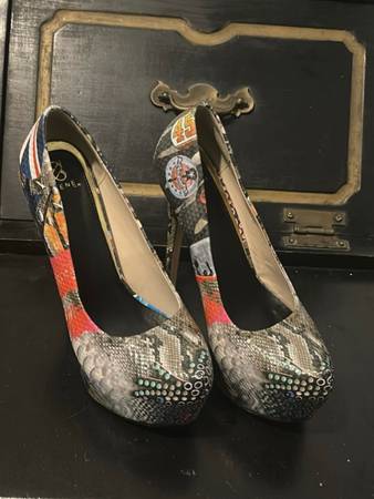 Stiletto heels size 8 1