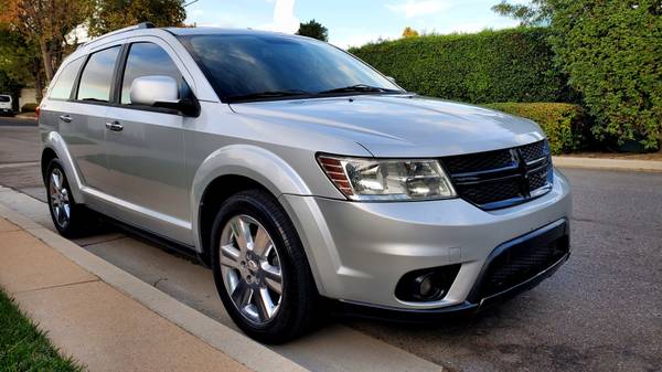 2012 Dodge Journey CREW SPORT Edition con cuero, bajos 106k millas - $7,300 (Northridge)63618267876995124