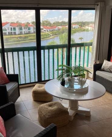 Lakefront 2/2 Condo Florida 1