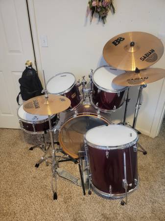 Yamaha YD Drum Set Sabian B8 Cymbals 1