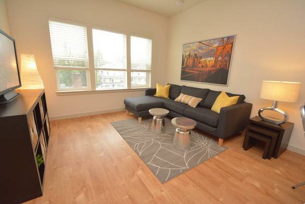 $1,350 / 1br - Quiet, Clean, and Peaceful 1 Bed @ Daveneaux! (NE Portland, NE Couch, Laurelhurst, Buckman)63914854701186123