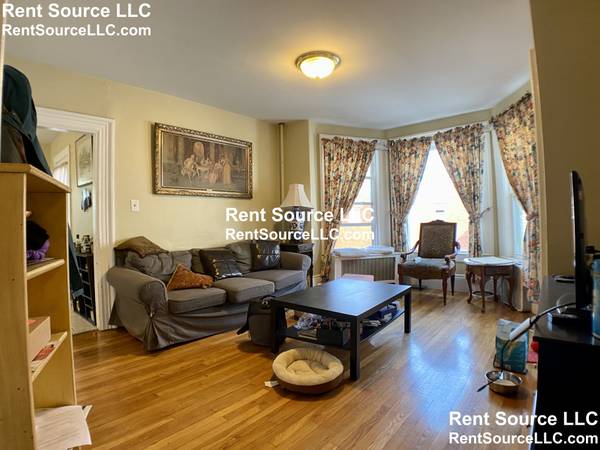 $3,300 / 3br - Spring Hill Spacious 3BR 1.5 Bath w/Parking, Free Laundry - 9/15 (Spring Hill/Davis Square)63856337372803123