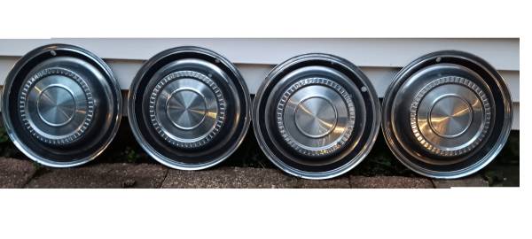 4 older hub caps 1