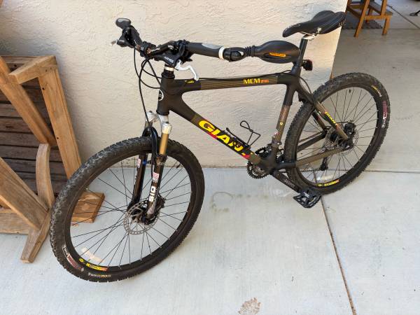 Giant Mountain Bike MCM SE1 Carbon Frame - Medium - bicycles