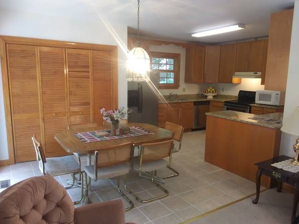$859,900 / 4br - 2700ft2 - 4-5 BR 3.5 BA Colonial. Privacy. Views (Wilton, CT)64193137506689124
