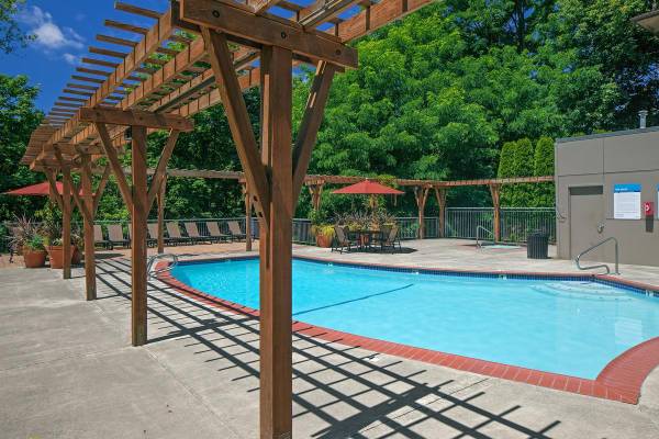$2,481 / 3br - 1065ft2 - Spacious 3 Bedroom 2 Bath! Located in Wonderful Lake Oswego Mt. Park! (Mountain Park Neighborhood)63820882946689123