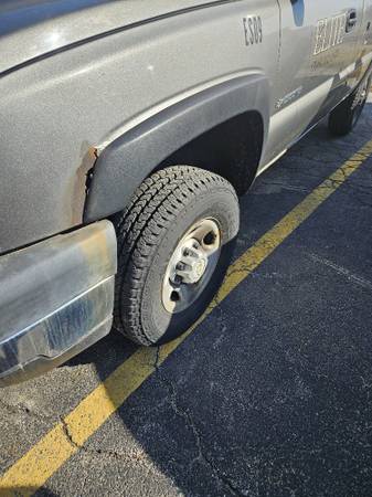 2006 Chevy 2500 4x4 - $8,200 (Hodgkins)63619111767425122