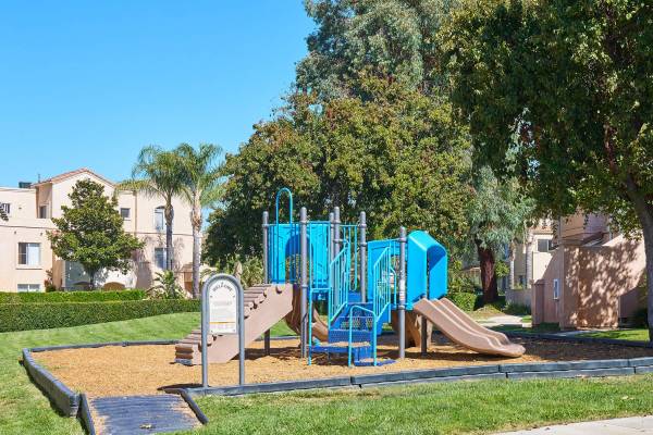 $2,719 / 2br - 957ft2 - Beautiful 2-Bedroom Townhome Hardwood Floors + In-Unit Washer & Dryer (18005 W. Anne's Circle, Los Angeles, CA)63700899825027123