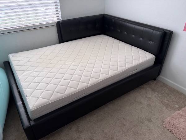 Teen bed frame Full size in black leatherette Free